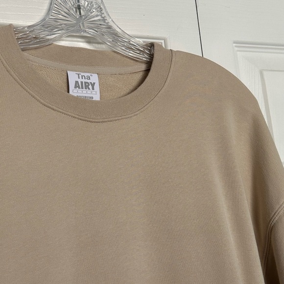Aritzia TNA Airy Fleece Boyfriend Crew
Sweatshirt - Size M - EUC - Picture 3 of 7